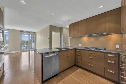 1505-3008 Glen Drive, Coquitlam, BC 