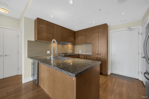 1505-3008 Glen Drive, Coquitlam, BC 