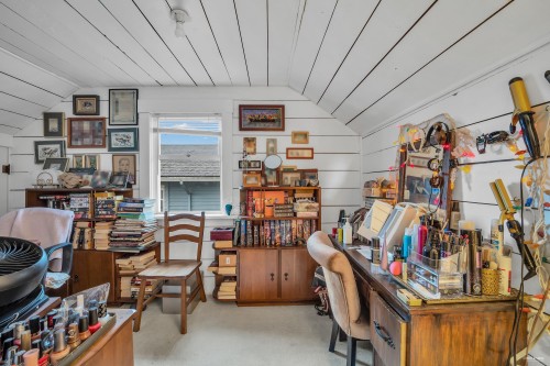 458 9Th Street E, North Vancouver, BC 