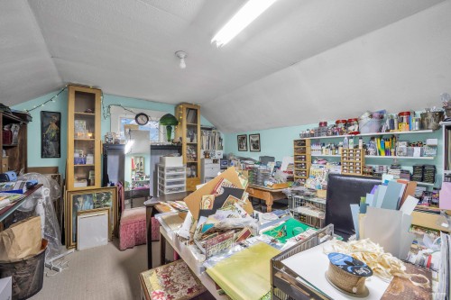 458 9Th Street E, North Vancouver, BC 