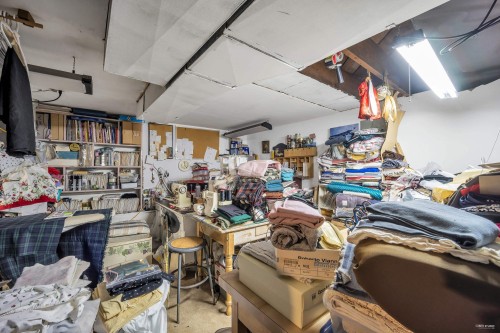 458 9Th Street E, North Vancouver, BC 