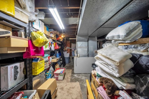 458 9Th Street E, North Vancouver, BC 