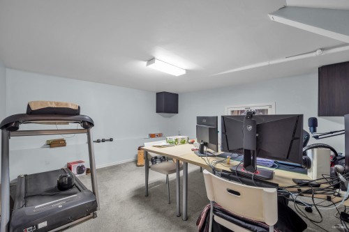 458 9Th Street E, North Vancouver, BC 