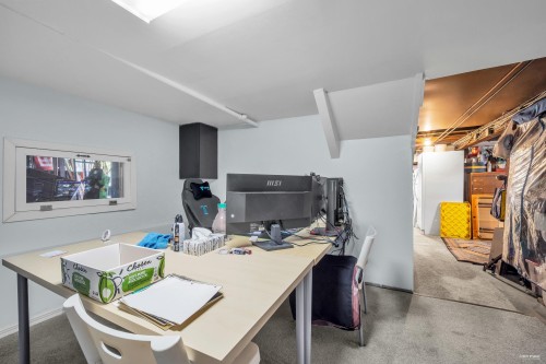 458 9Th Street E, North Vancouver, BC 