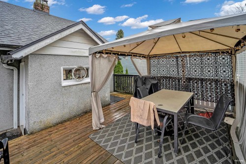 458 9Th Street E, North Vancouver, BC 