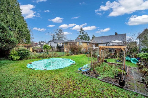 458 9Th Street E, North Vancouver, BC 