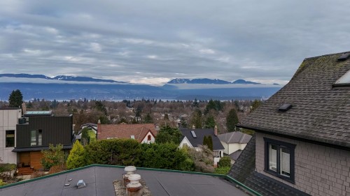 3558 15Th Avenue W, Vancouver, BC 