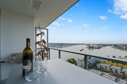 1901-988 Quayside Drive  New Westminster, BC V3M 0L5