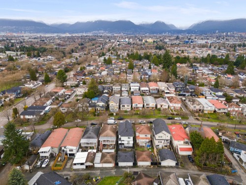 2496 Brock Street, Vancouver, BC 