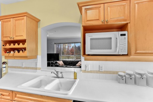 343-3098 Guildford Way, Coquitlam, BC 