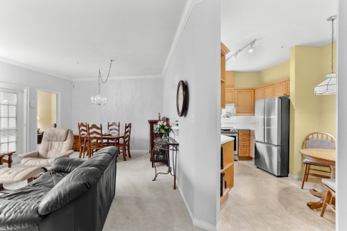 343-3098 Guildford Way, Coquitlam, BC 