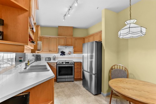 343-3098 Guildford Way, Coquitlam, BC 