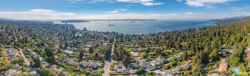 2602 Ottawa Avenue  West Vancouver, BC V7V 2T5