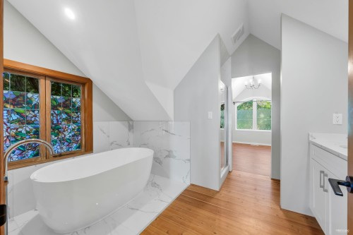 2602 Ottawa Avenue, West Vancouver, BC 