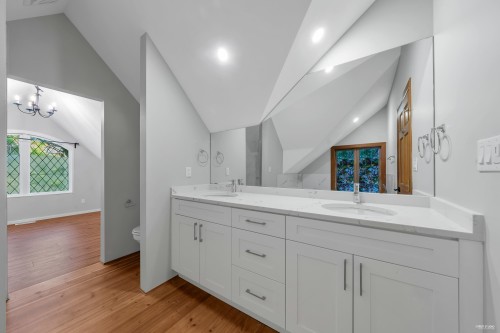 2602 Ottawa Avenue, West Vancouver, BC 