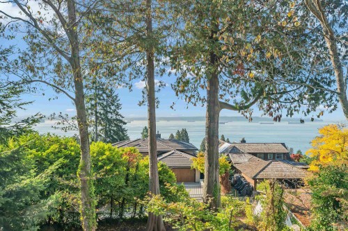 2602 Ottawa Avenue, West Vancouver, BC 