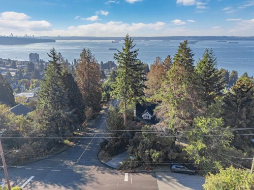 2602 Ottawa Avenue, West Vancouver, BC 