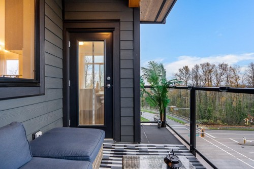 401-6438 Byrnepark Drive, Burnaby, BC 