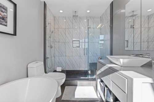 412 2Nd Street E, North Vancouver, BC 