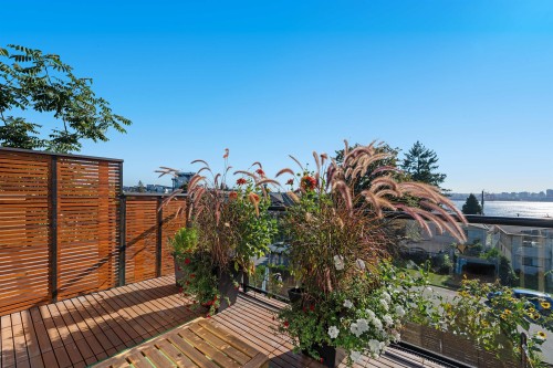 412 2Nd Street E, North Vancouver, BC 