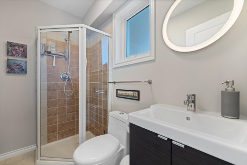 412 2Nd Street E, North Vancouver, BC 