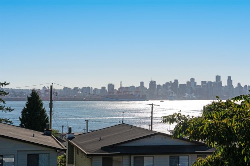 412 2Nd Street E, North Vancouver, BC 