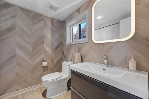 412 2Nd Street E, North Vancouver, BC 