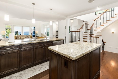 2623 Lawson Avenue, West Vancouver, BC 