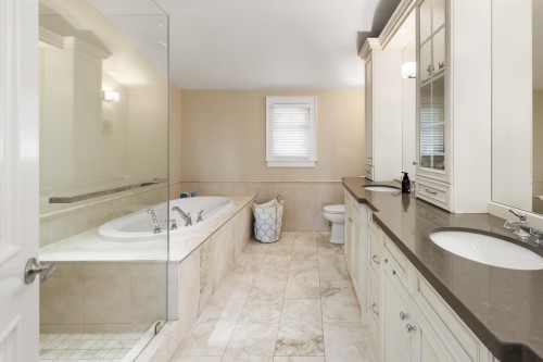 2623 Lawson Avenue, West Vancouver, BC 