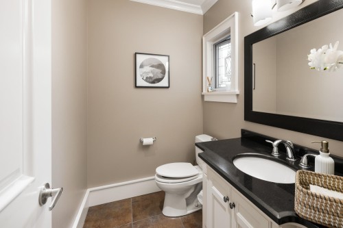 2623 Lawson Avenue, West Vancouver, BC 