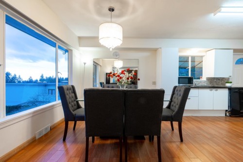 797 Eyremount Drive, West Vancouver, BC 