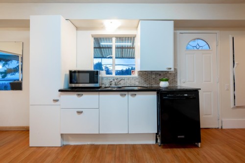 797 Eyremount Drive, West Vancouver, BC 