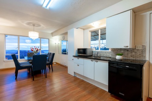 797 Eyremount Drive, West Vancouver, BC 