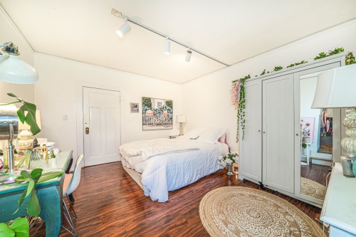 1989 King Edward Avenue W, Vancouver, BC 