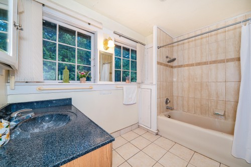 1989 King Edward Avenue W, Vancouver, BC 