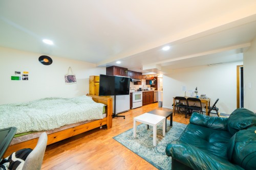 1989 King Edward Avenue W, Vancouver, BC 