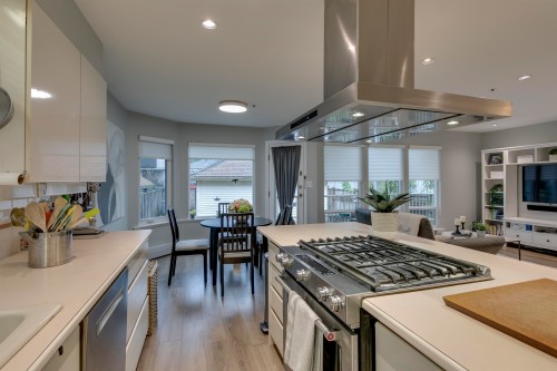 4560 7Th Avenue W, Vancouver, BC 