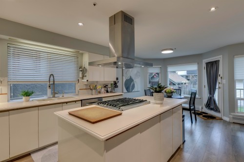 4560 7Th Avenue W, Vancouver, BC 