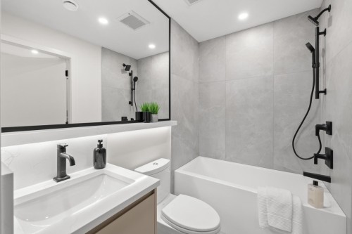 2432 49Th Avenue W, Vancouver, BC 