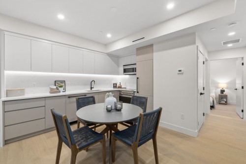 2432 49Th Avenue W, Vancouver, BC 