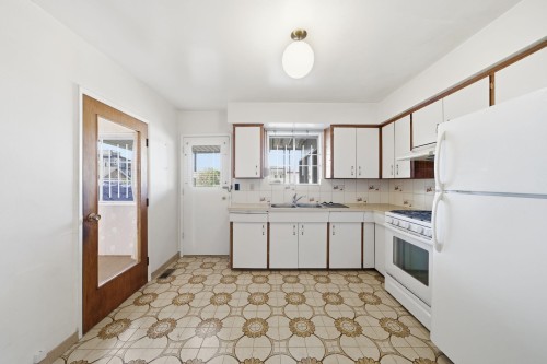 4561 Manor Street, Vancouver, BC 