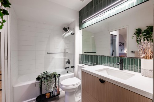 3146 Mountain Highway, North Vancouver, BC 