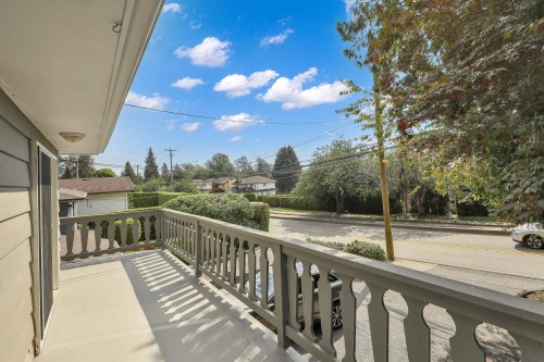 732 29Th Street E, North Vancouver, BC 