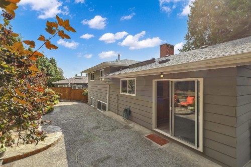 732 29Th Street E, North Vancouver, BC 