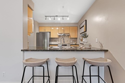 123 Aquarius Mews, Vancouver, BC 