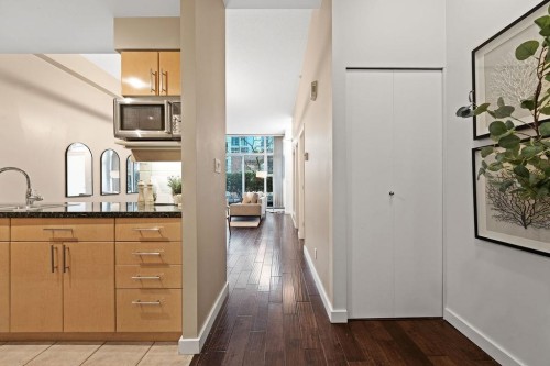 123 Aquarius Mews, Vancouver, BC 