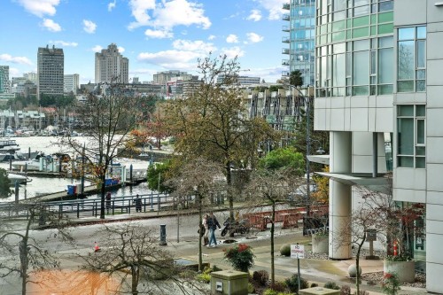 123 Aquarius Mews, Vancouver, BC 