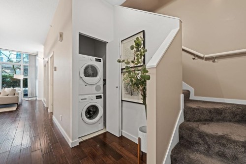 123 Aquarius Mews, Vancouver, BC 