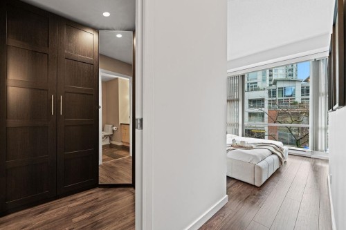 123 Aquarius Mews, Vancouver, BC 