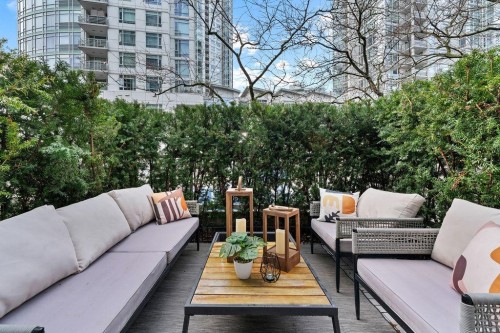 123 Aquarius Mews, Vancouver, BC 